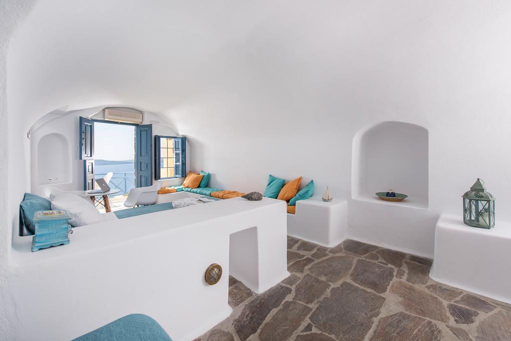Superior Suite with Exterior hot tub & Caldera View
