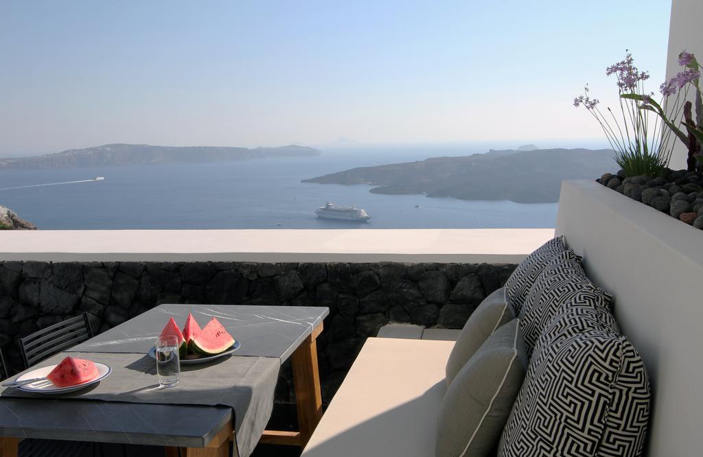 Split Level Villa with Indoor Jetted Hot Tub and Caldera View