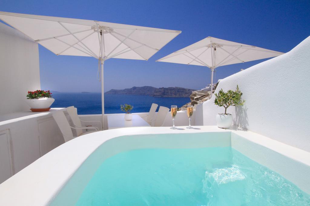 Lavender - Deluxe Two-Bedroom Cave Suite with Hot Tub and Caldera View,679346550:JPEG