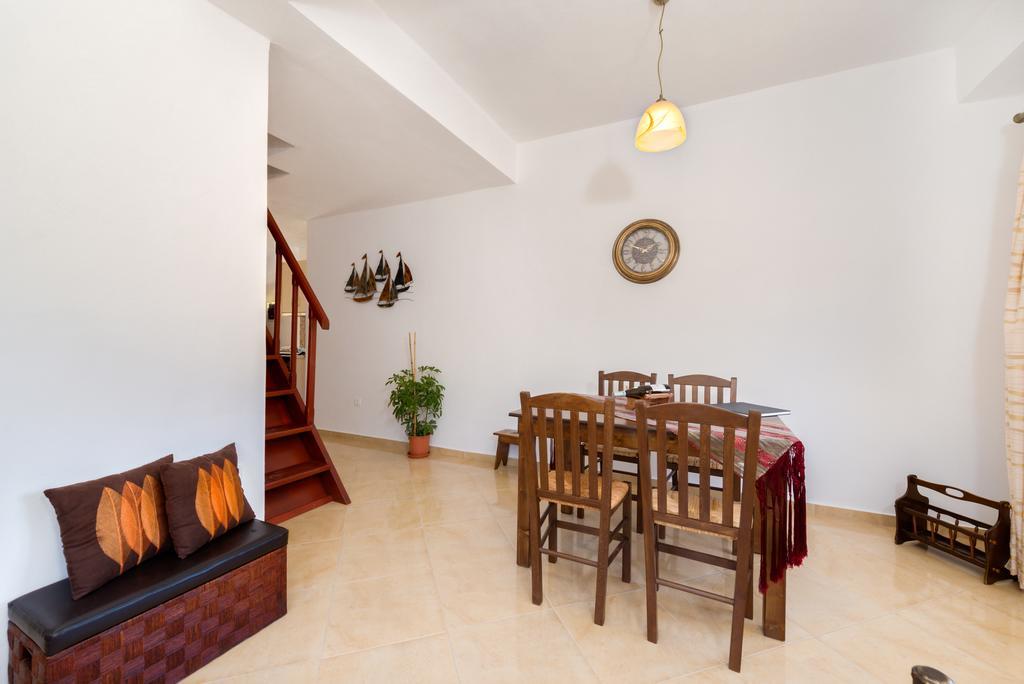Superior Two-Bedroom Apartment with Sea View - Split Level,415489275:JPEG