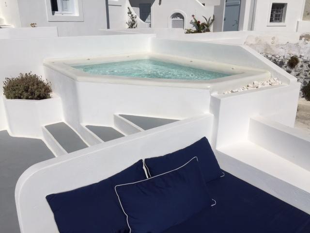 Superior Double Outdoor Plunge Pool Caldera View,79809744:JPEG