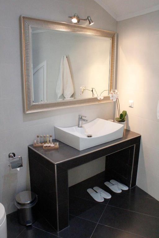 Deluxe Split Level Suite with Caldera View,49844079:JPEG