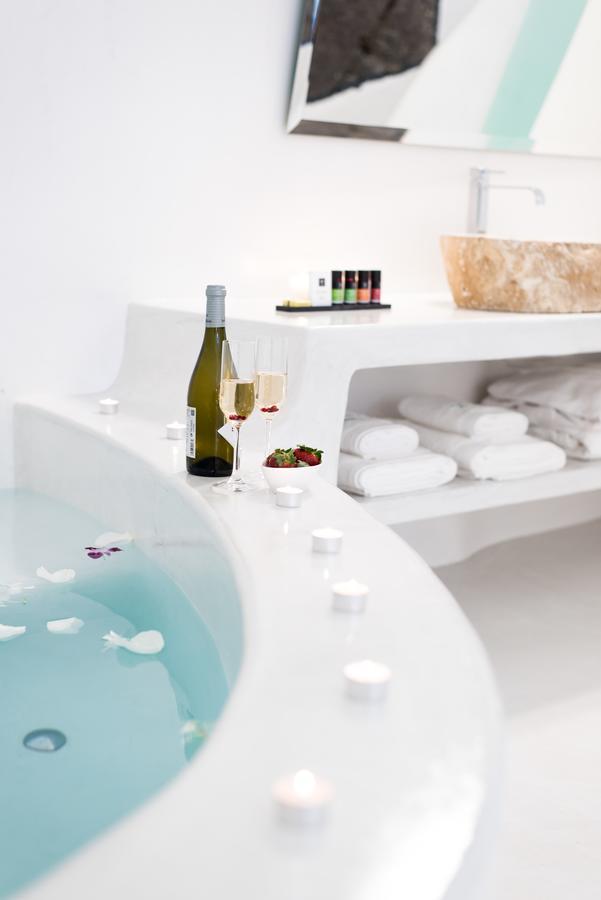 Suite Deluxe con piscina pequeña exterior climatizada y chorros