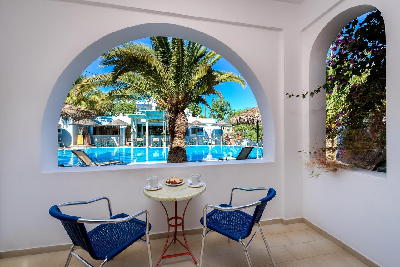 Chambre Double ou Lits Jumeaux Supérieure - Vue sur Piscine