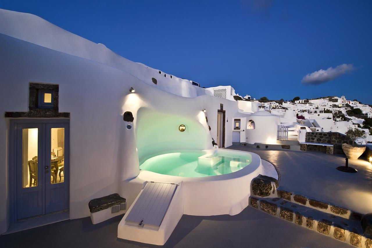Villa con vistas a la caldera y piscina compartida