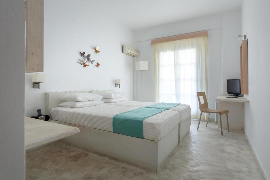 Doppel-/Zweibettzimmer mit Poolblick