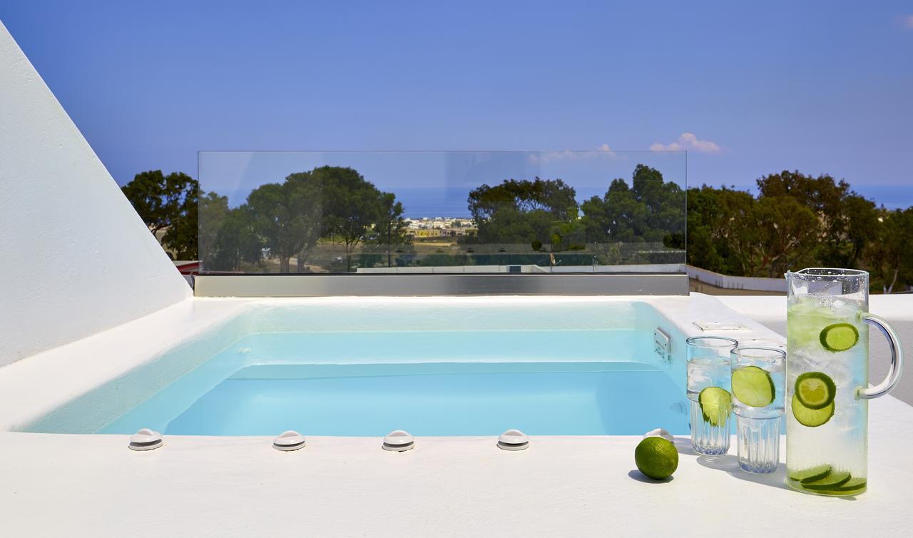 Elegant Suite with Outdoor Private Hot Tub,666525552:JPEG