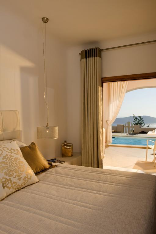 Deluxe Suite Private Heated Pool Caldera View