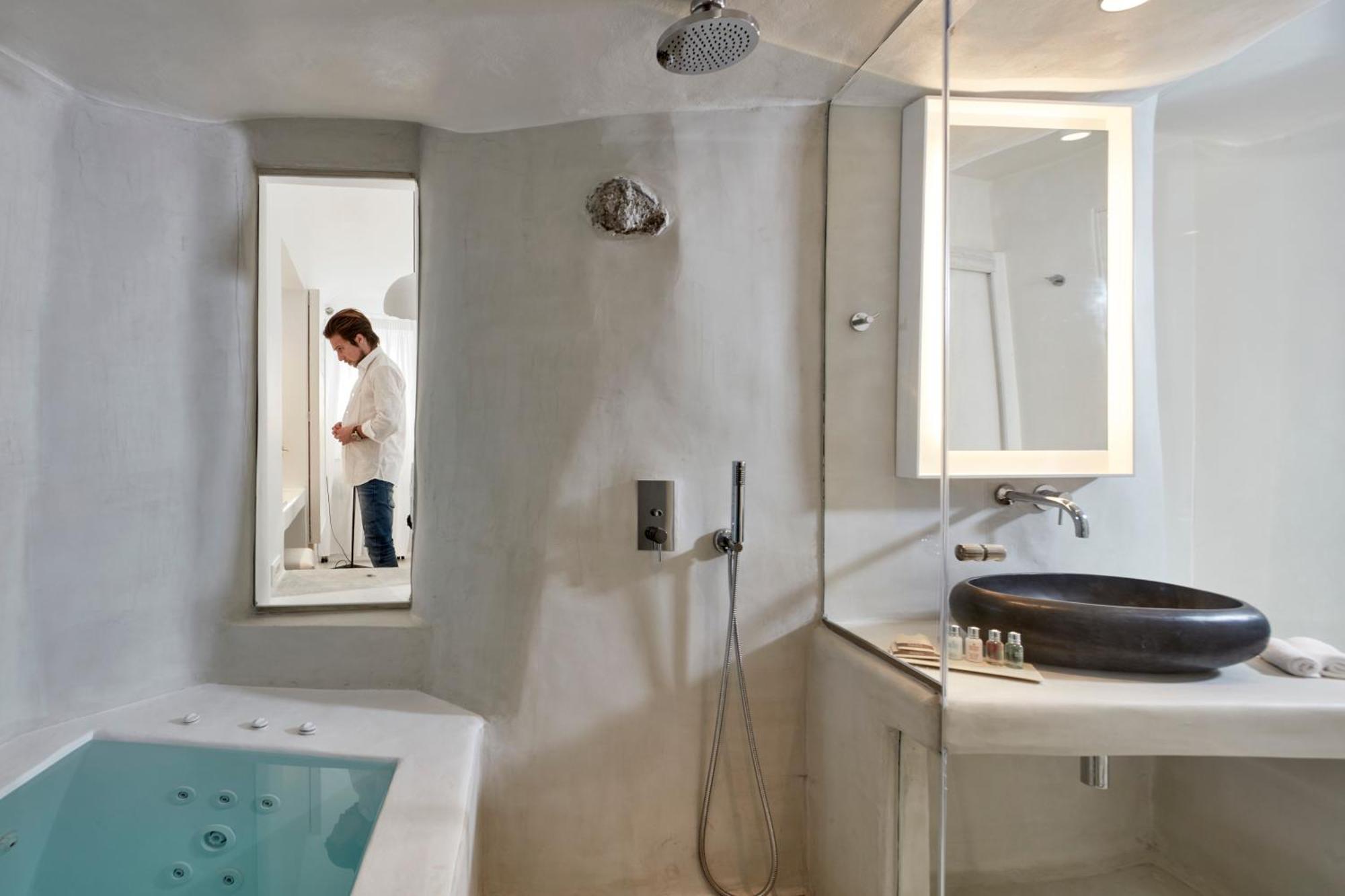 Cave Suite indoor jetted tub
