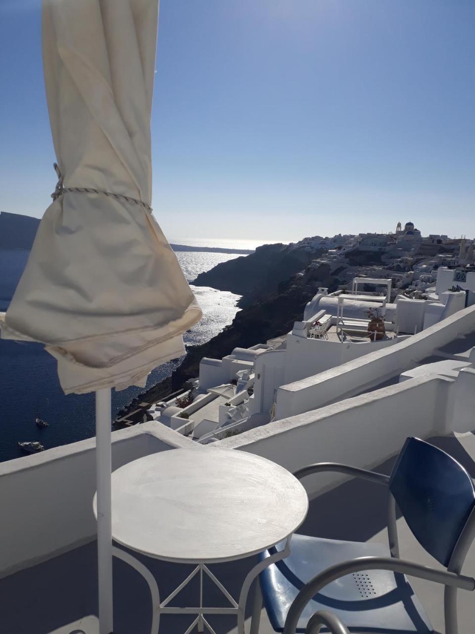 Monolocale Tradizionale in Grotta con Vista Caldera