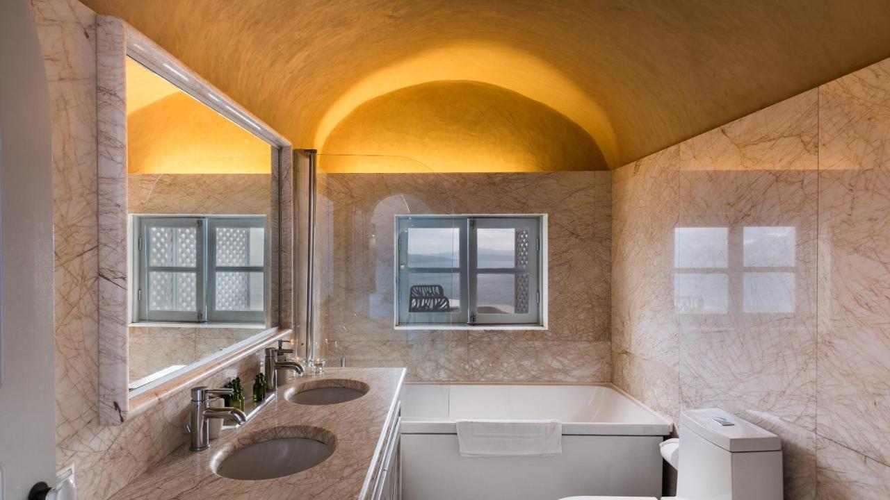 Honeymoon Suite Private Outdoor Hot Tub