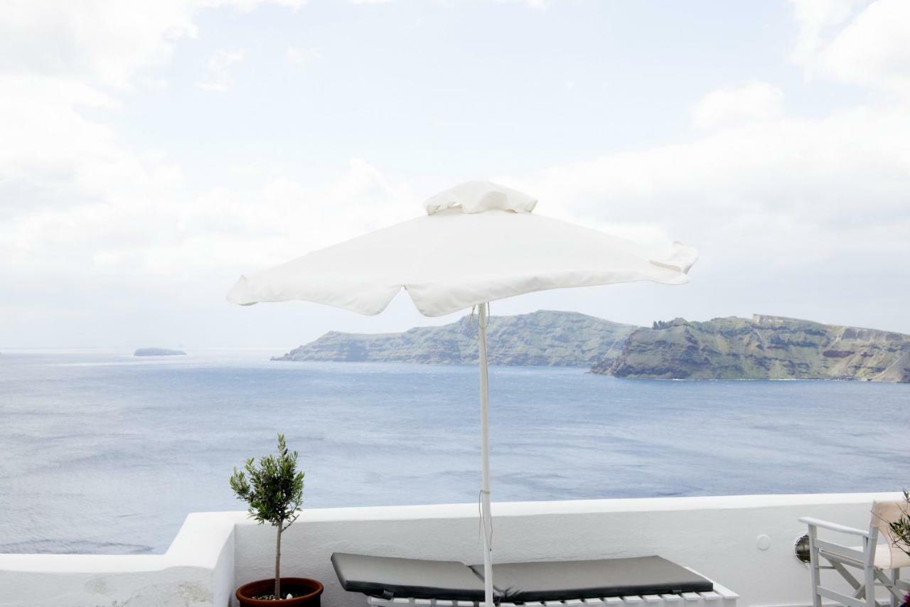 Cave Apartment Caldera & Sunset View Shared Jetted Tub Ambient Water