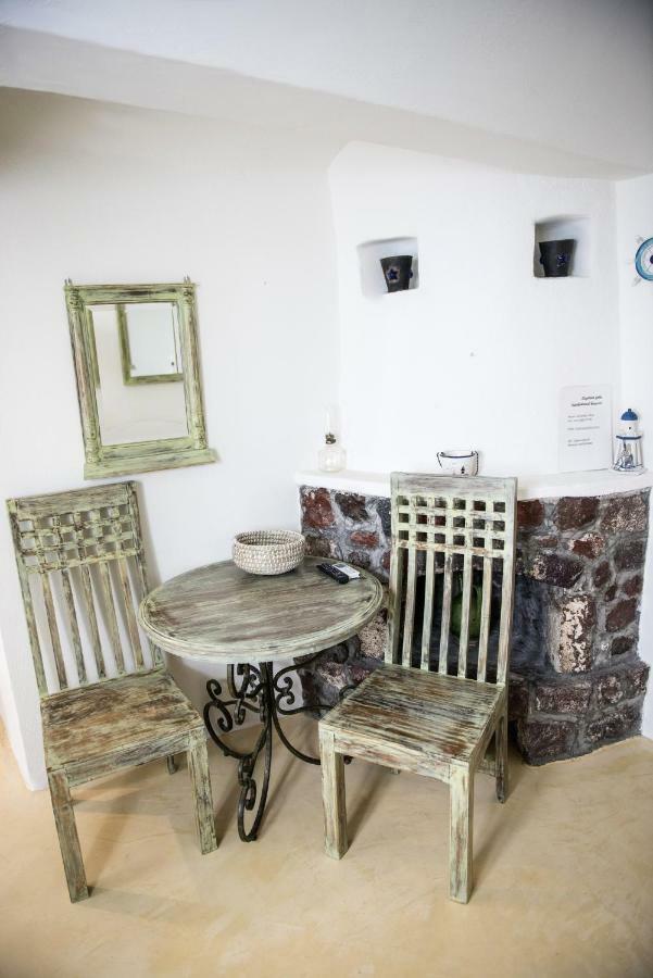 Cave Studio Caldera & Sunset View Shared Jetted Tub Ambient Water