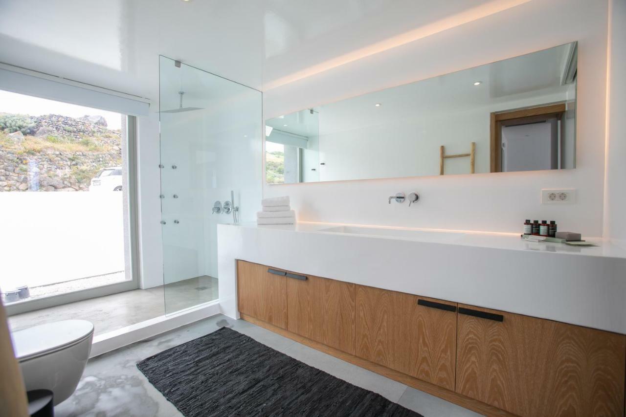 Melidonia Villa with Private Pool,Indoor Hot Tub & Caldera View,Georgios