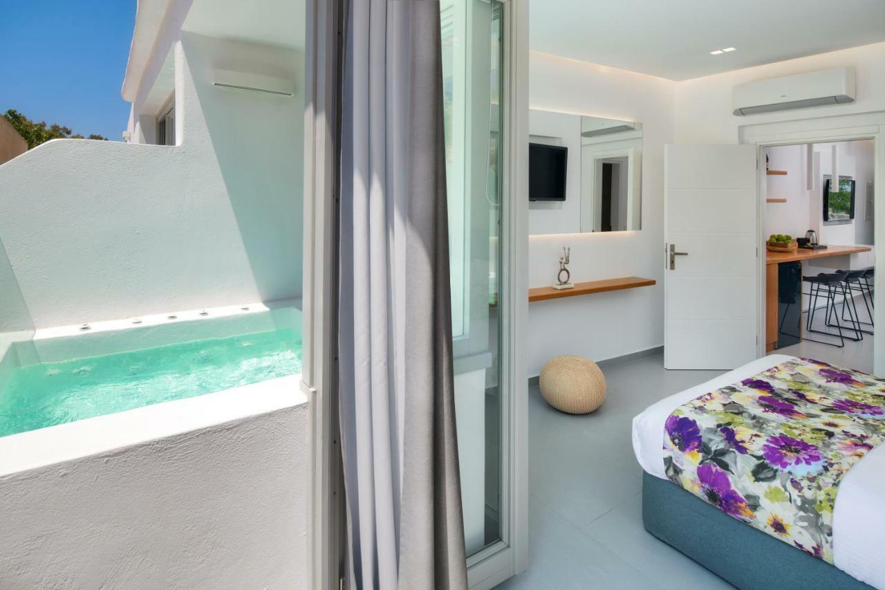 Superior Suite with Private Hot Tub,813186516:JPEG