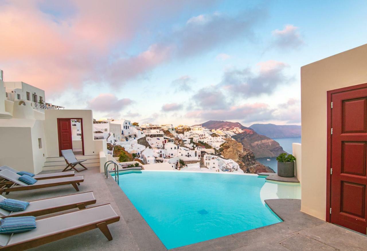 Villa mit 2 Schlafzimmern, Infinity-Pool und Blick auf die Caldera