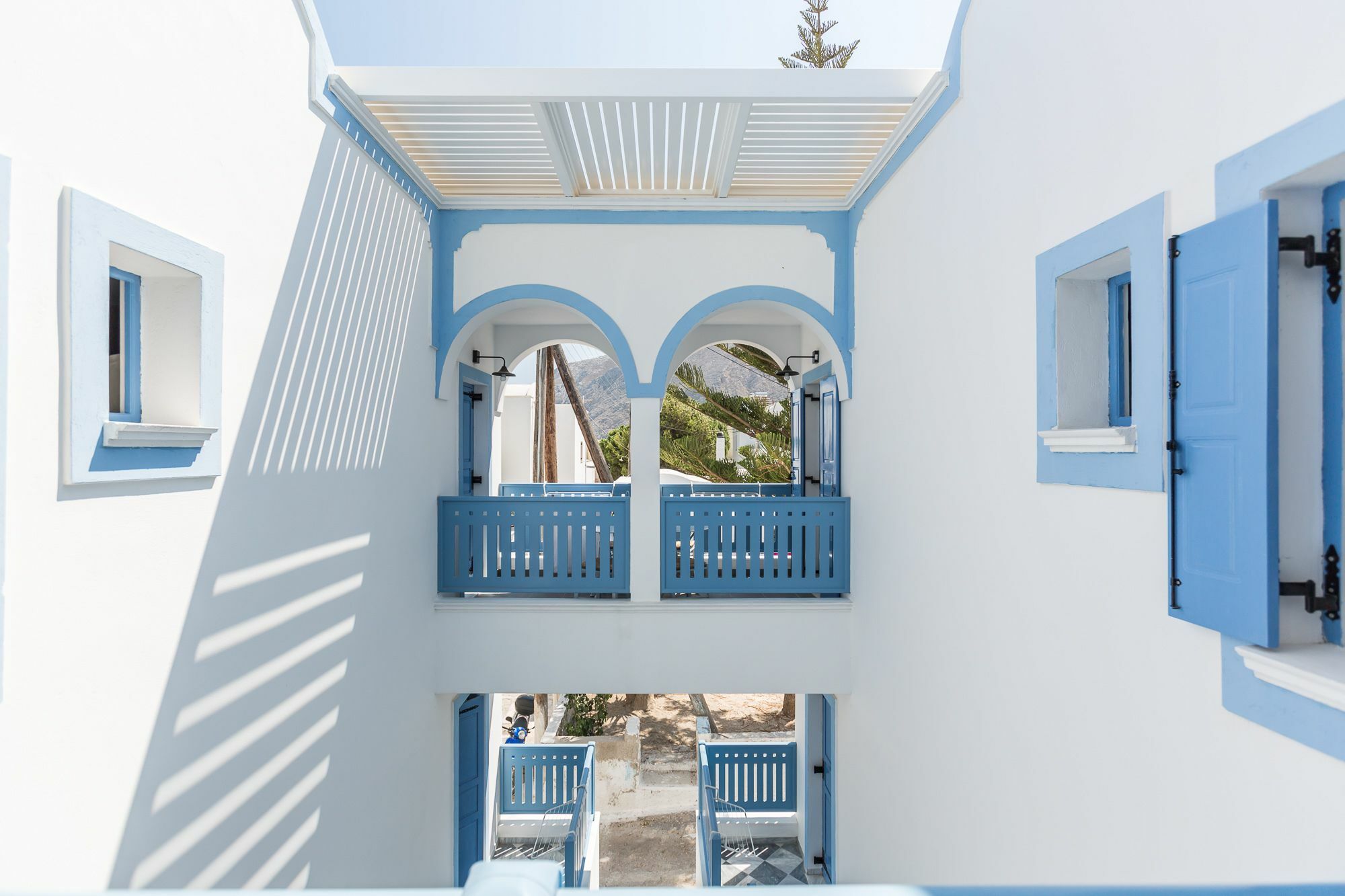 Traditional Apartment by Cocomat