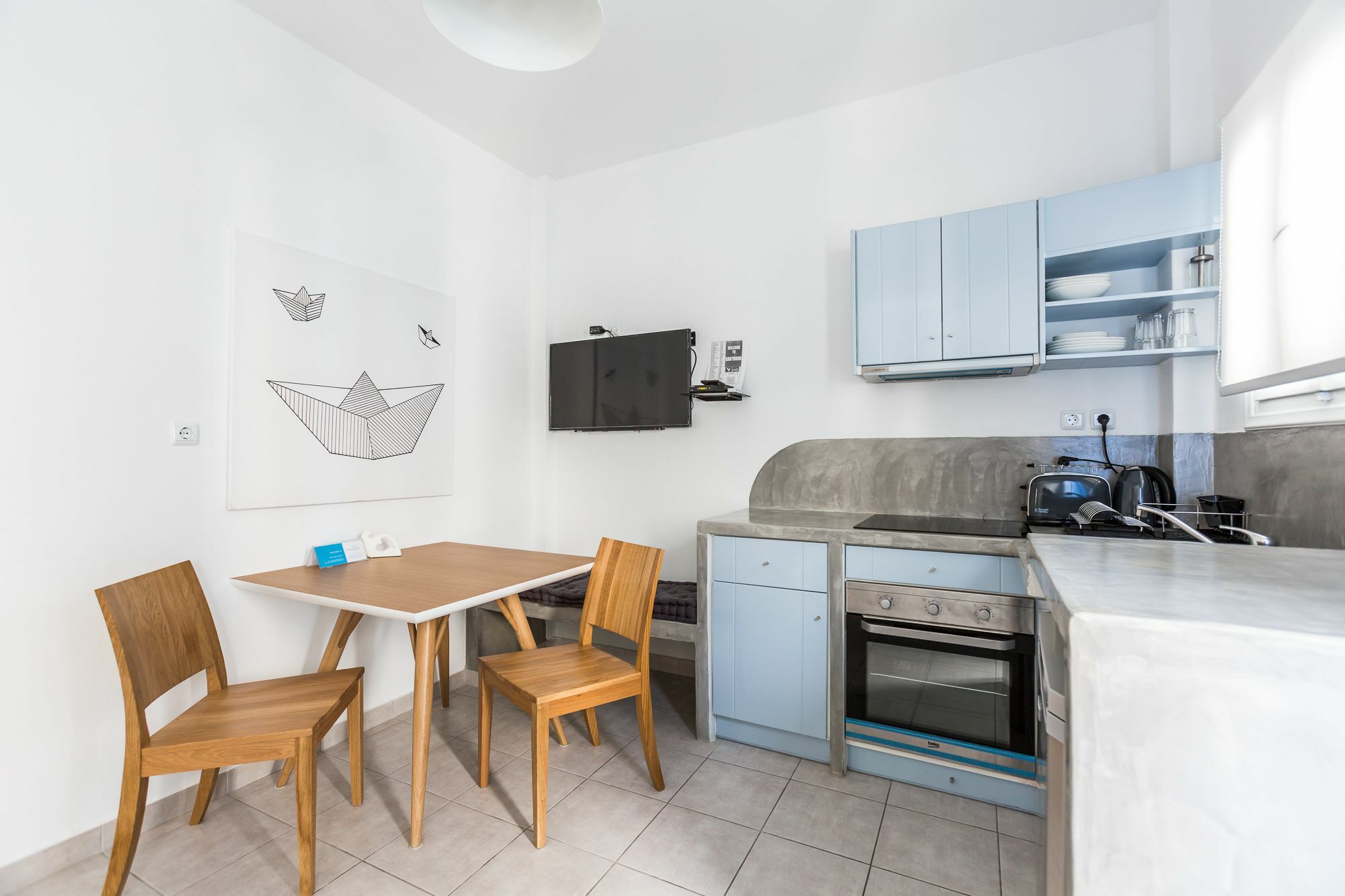 Traditional Apartment by Cocomat