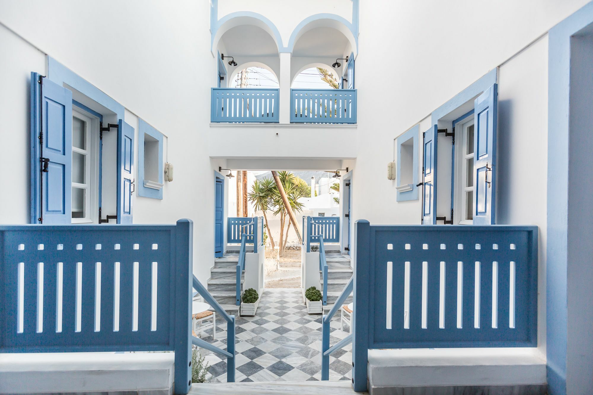 Traditional Apartment by Cocomat