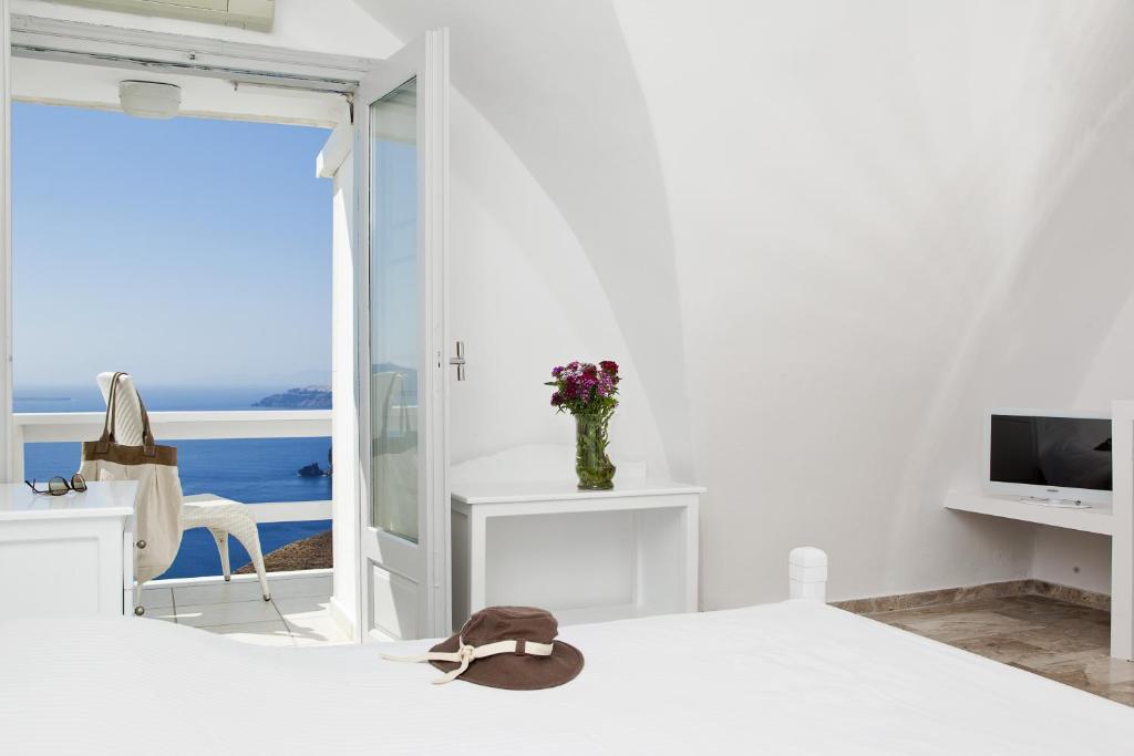 Junior Suite with outdoor Tub and Volcano View,398417850:JPEG