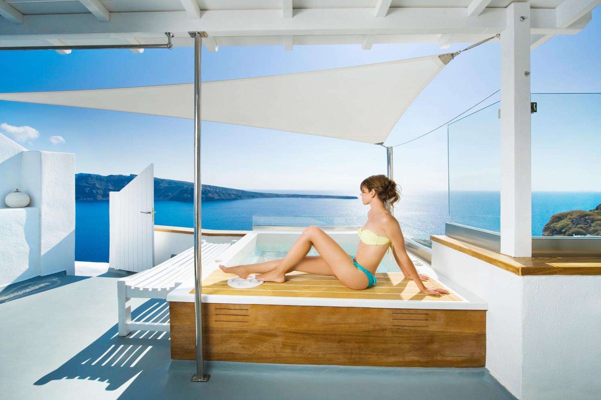 Honeymoon Villa Outdoor Hot Tub Caldera View