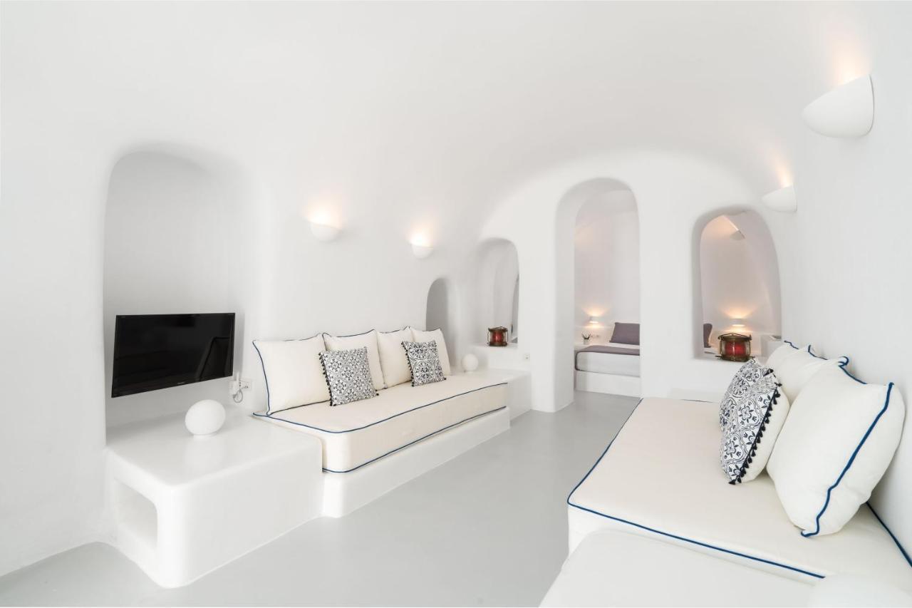 Grand Suite with Indoor Plunge Pool, Terrace and Blue Domes View,956243236:JPEG