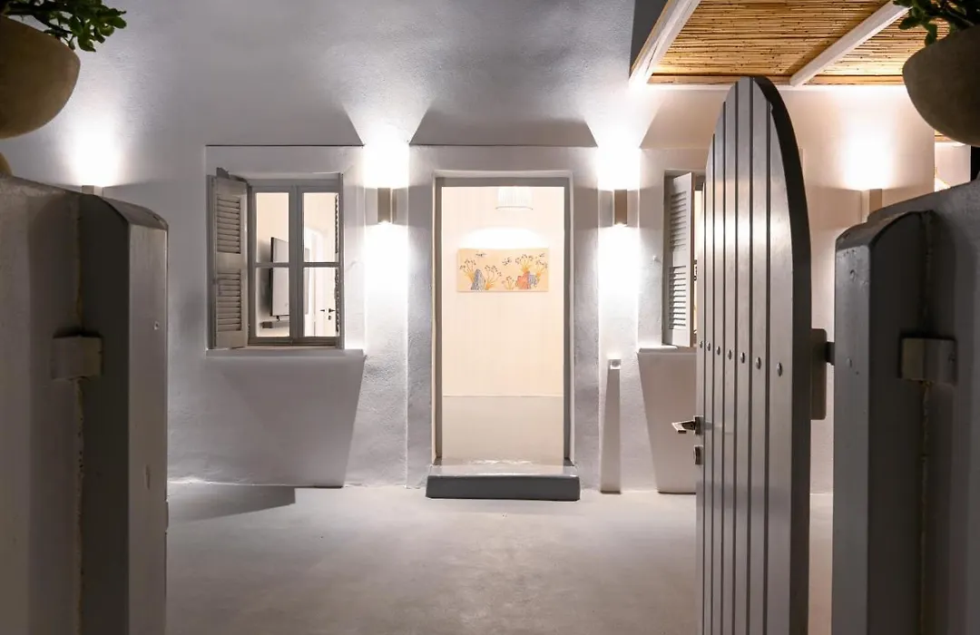 Cape Suite Oia-1