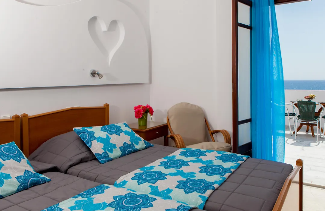 Irini'S Rooms Fteoura-1