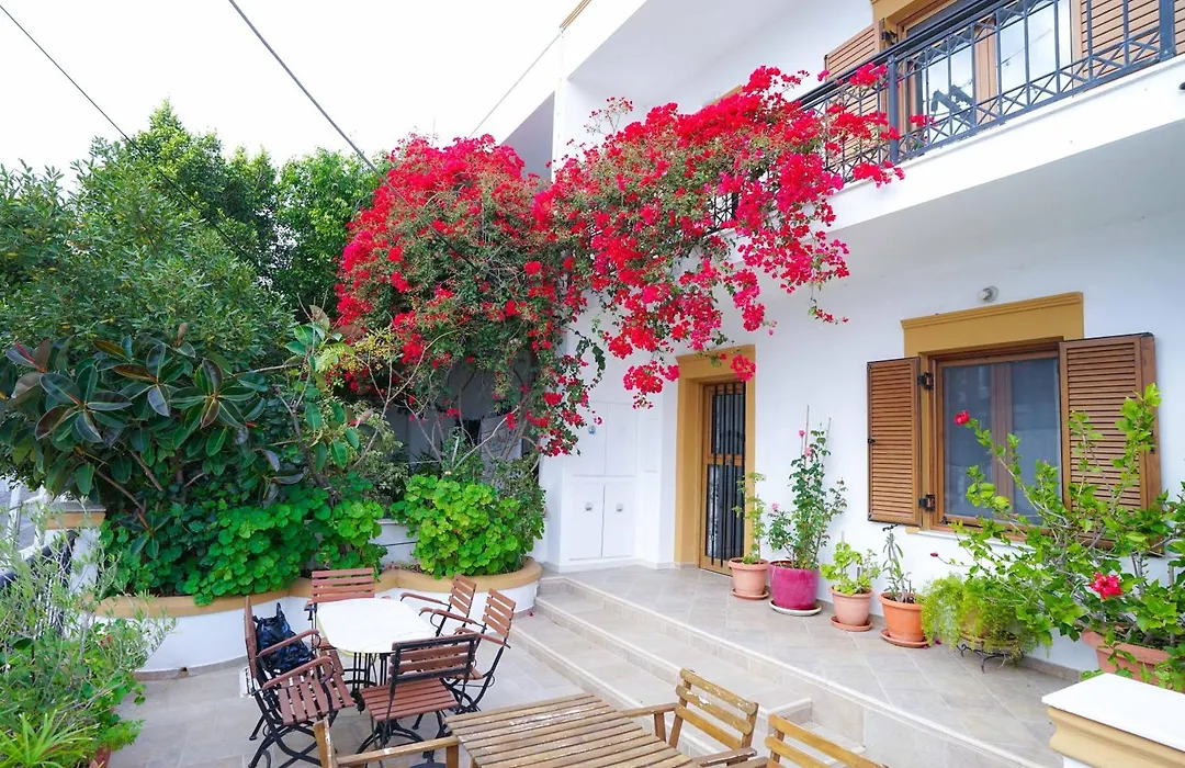 Fira Central Apartments With Veranda-1