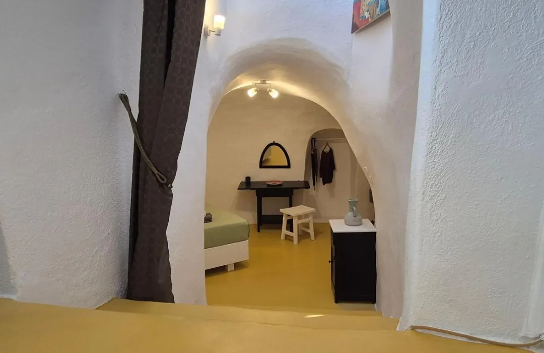 Kristy Cave House-1