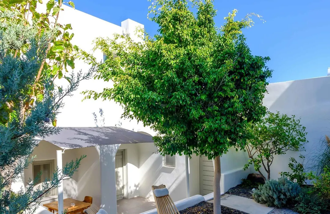 Oia Treasures Art Suites-1