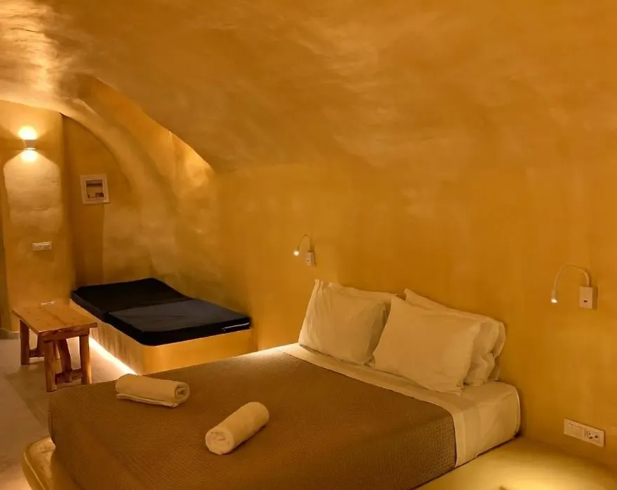M Residence Santorini Johnnie Cave-1