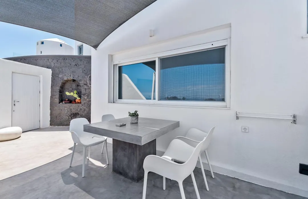 Topos Exclusive Santorini-1