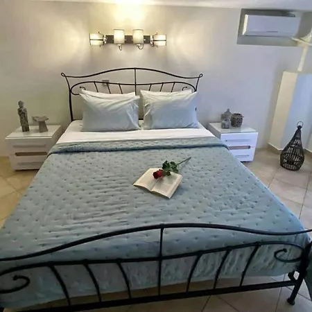 Somnium A Newly Renovated House In Kamari-3