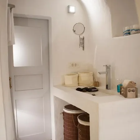 Oia, Finikia Cave House-2