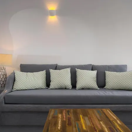 Aqua Serenity Luxury Suites Santorini-2