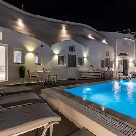 Fira-Cave-Sleeps 13-Parking-Pool-Pet Friendly-3