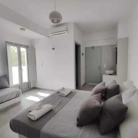 Sandys Infinity Rooms-2