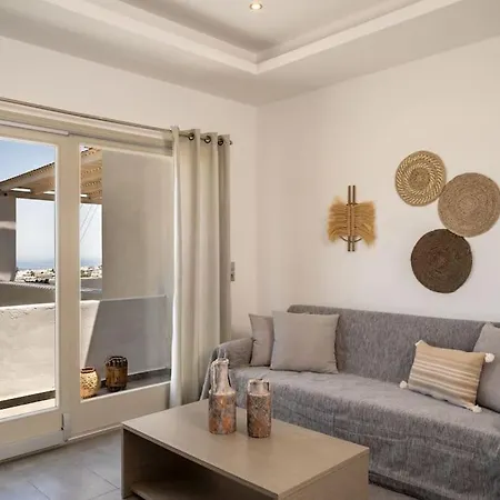 In The Heart Of Fira & Free Pool - Nychteri Suite-2