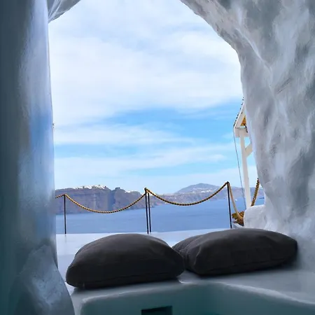 Oinos Luxury Suites Caldera-3