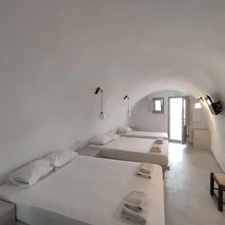 Thira Economy Rooms-3