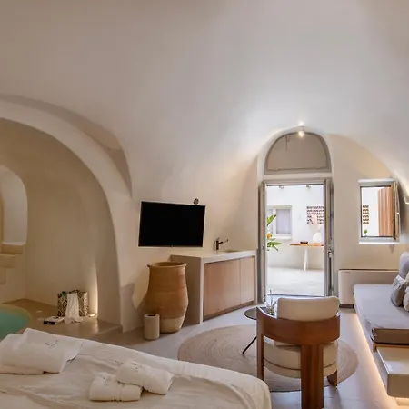 Utopia Suites Santorini-3