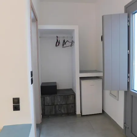 Perissa Centralic Rooms-2