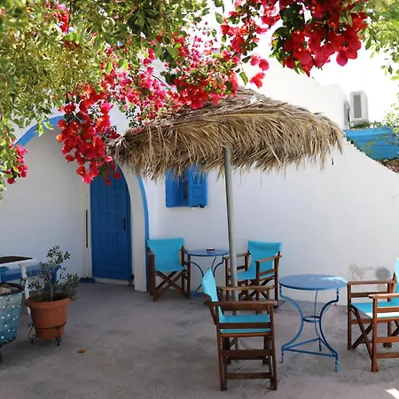 Flora Studios Perissa Santorini-2