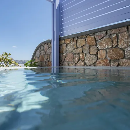 Earino Suites And Villa-2