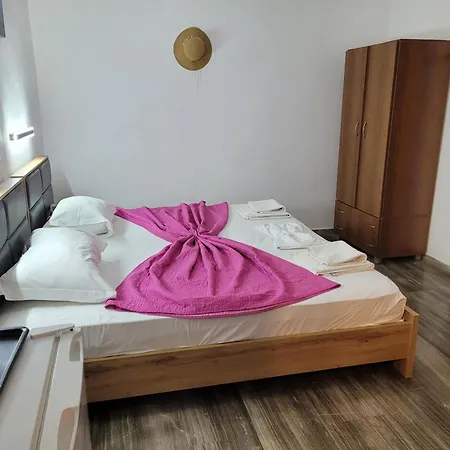 Evelina Beach Pension: Diverse Accommodations Near Black Beach-2