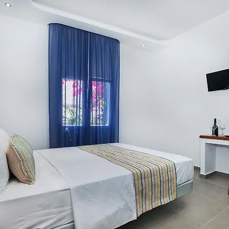 Petini'S Place-3