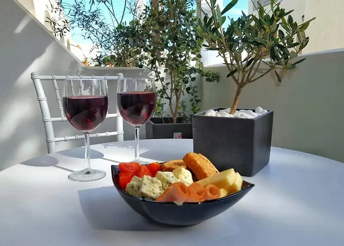 Villa Somnium A Newly Renovated House In Kamari acceptant les animaux