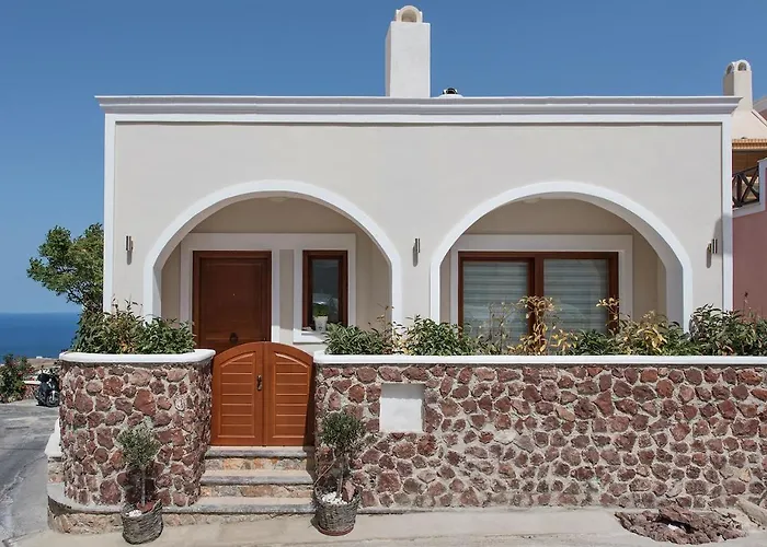 Modern 2-Bed House In The City Centre Fira