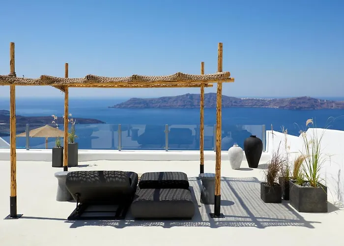 U & Me Suites Fira 